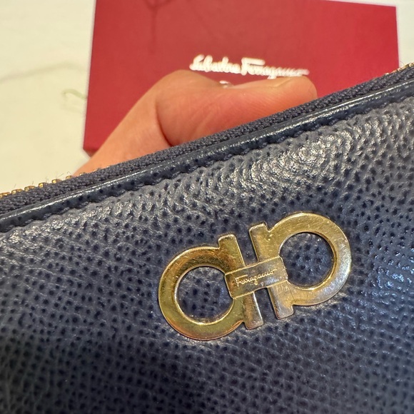 Authentic Salvatore Ferragamo zippy wallet with box - Picture 10 of 12